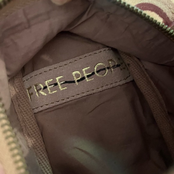 Free People Hudson Sling Bag pink/blush suede NWT - Picture 4 of 6